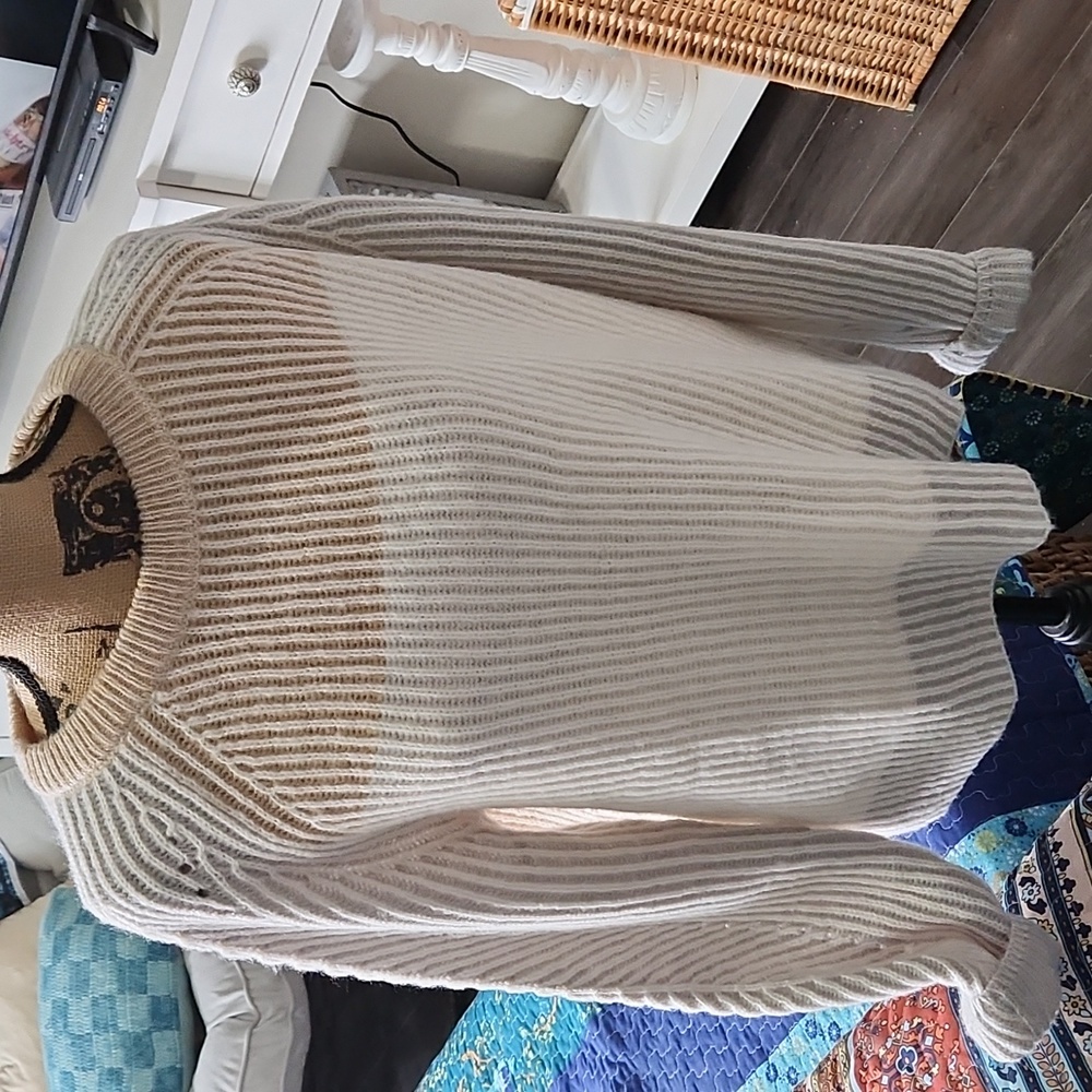 Love Ellie crew neck sweater